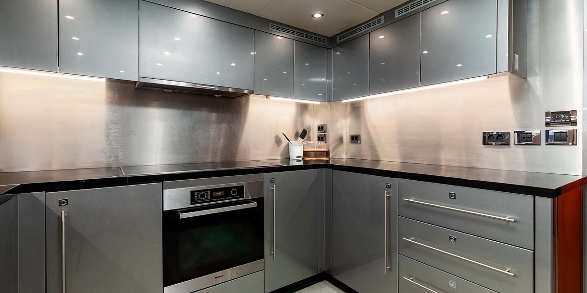 Аренда мега яхты 	Sunseeker 115 Predator в Сочи